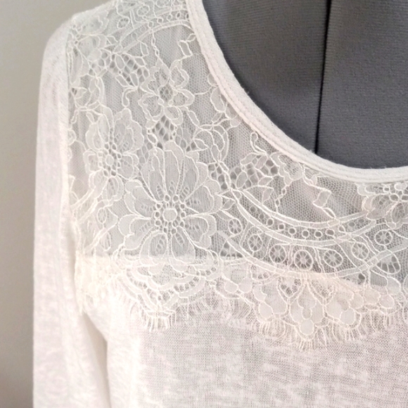 Adiva White Gauzy Material with Eyelash Lace Over Yoke Size Med - Picture 2 of 6